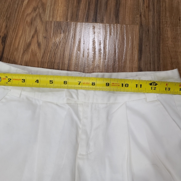 Alfred Sung White Shorts - Picture 5 of 6